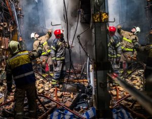تیم آتشنشانی حادثه کلینیک سینا مهر